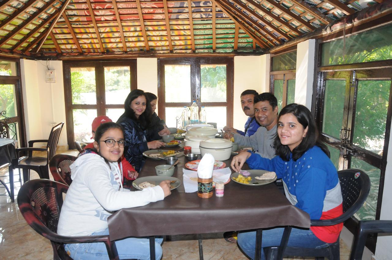 V Resorts Dudhwa Wilderness Camp Lakhimpur Bagian luar foto