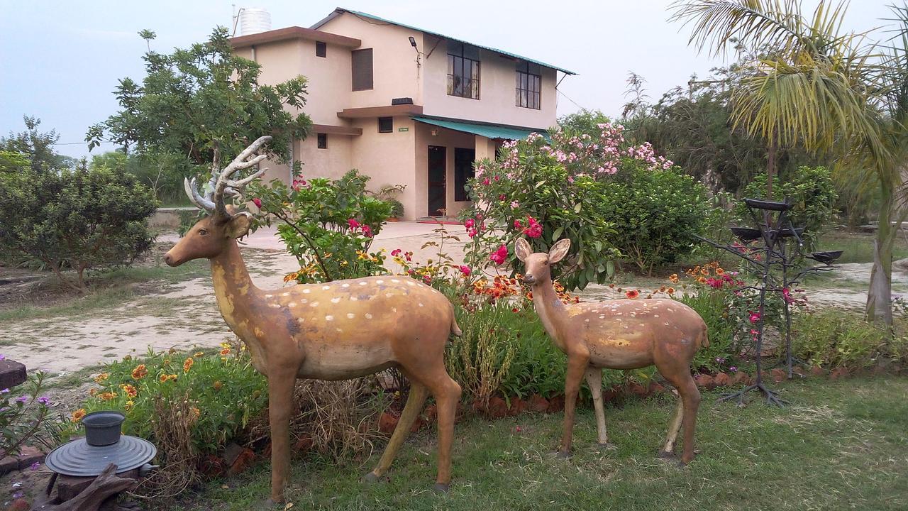 V Resorts Dudhwa Wilderness Camp Lakhimpur Bagian luar foto