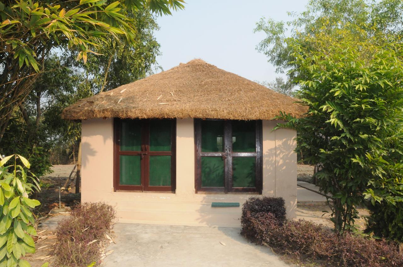 V Resorts Dudhwa Wilderness Camp Lakhimpur Bagian luar foto